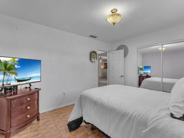 6772 Camelia Dr, Miramar FL 33023