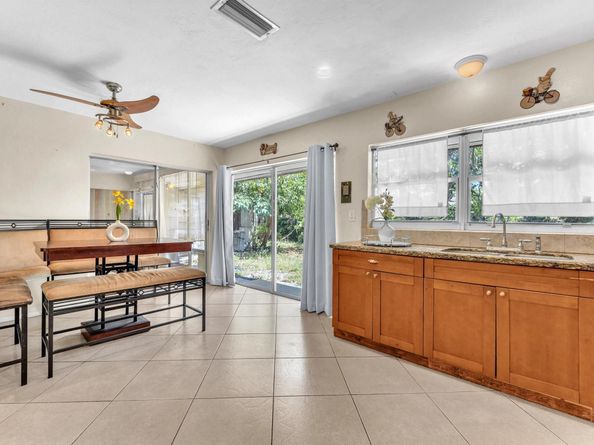 6772 Camelia Dr, Miramar FL 33023