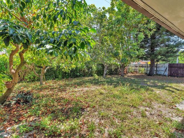 6772 Camelia Dr, Miramar FL 33023