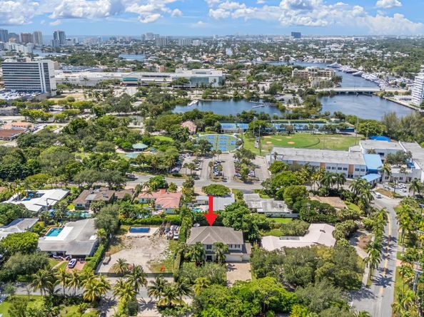 2306 NE 12th Ct, Fort Lauderdale FL 33304