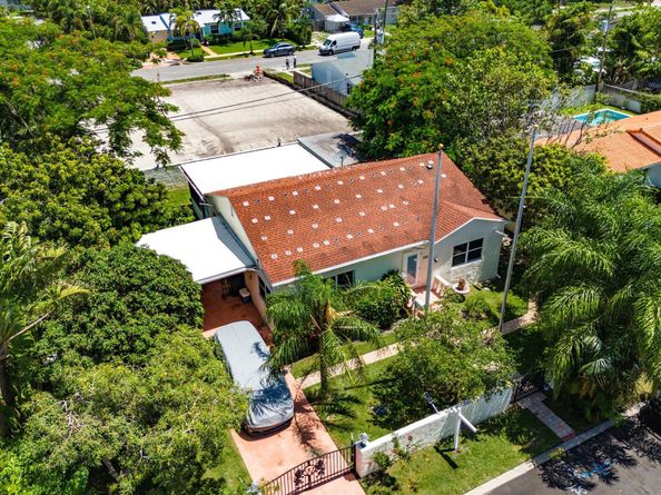 365 Linda Lane, West Palm Beach FL 33405