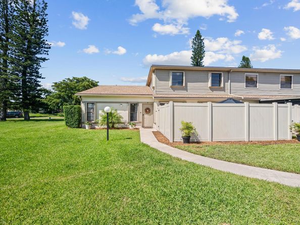 4451 Willow Pond Road B, West Palm Beach FL 33417