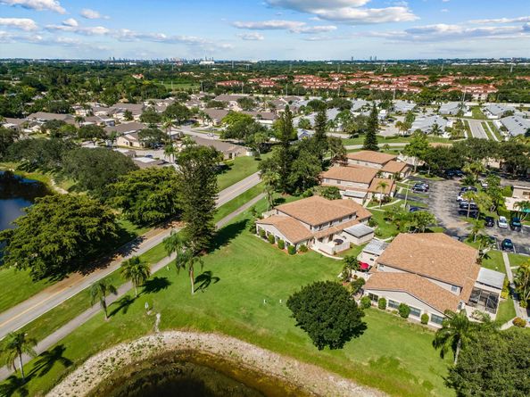 4451 Willow Pond Road B, West Palm Beach FL 33417