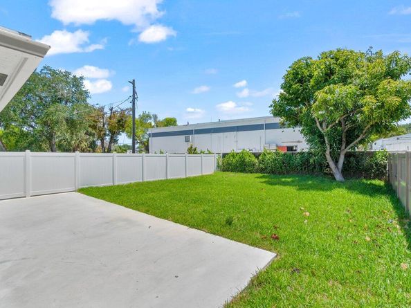 4498 NW 2nd Avenue, Boca Raton FL 33431