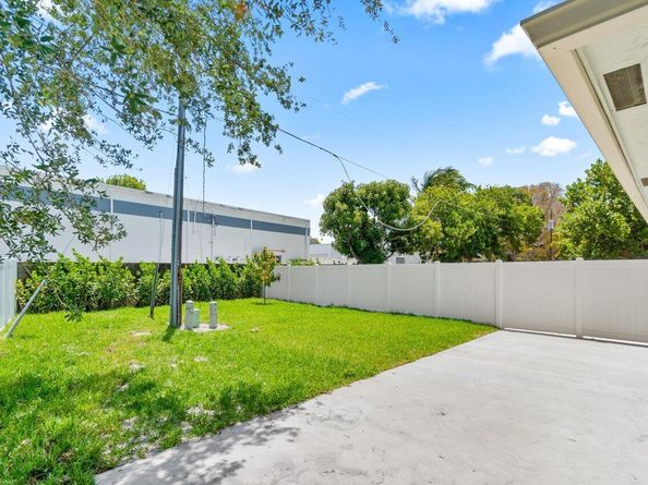 4498 NW 2nd Avenue, Boca Raton FL 33431