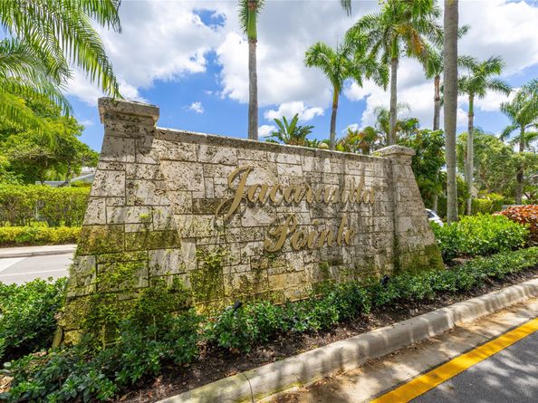 9424 NW 8 Cr, Plantation FL 33324