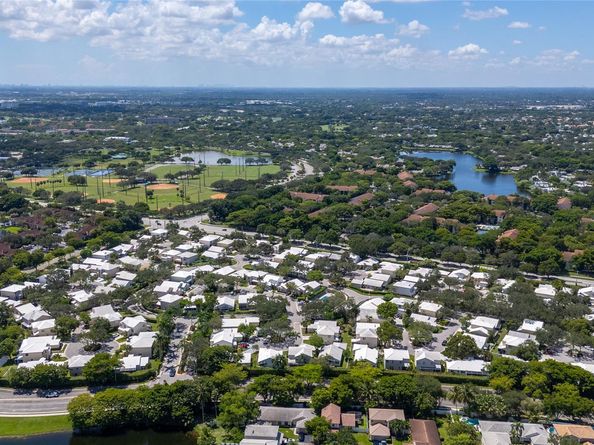 9424 NW 8 Cr, Plantation FL 33324