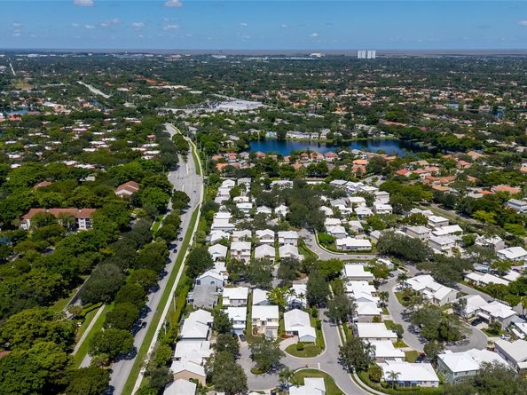 9424 NW 8 Cr, Plantation FL 33324