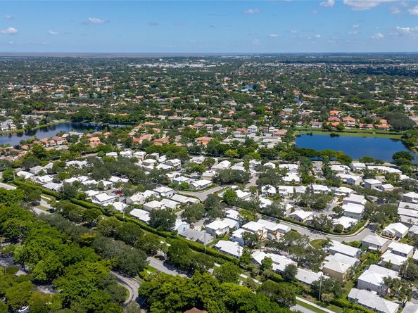 9424 NW 8 Cr, Plantation FL 33324