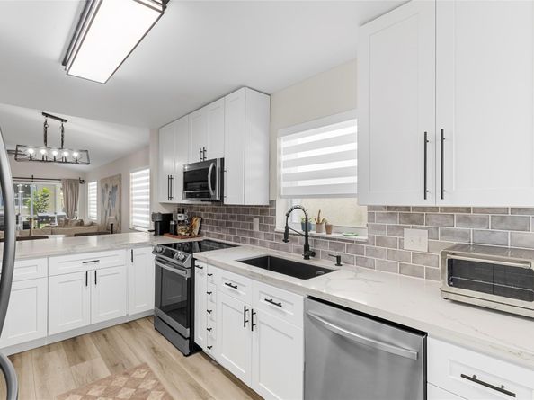 9424 NW 8 Cr, Plantation FL 33324