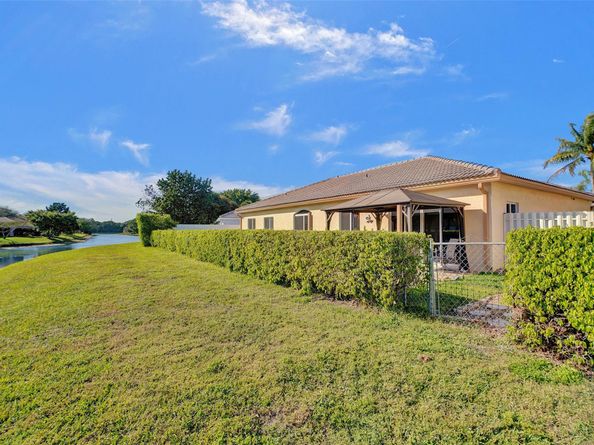 10510 SW 20th St, Miramar FL 33025
