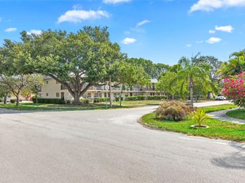207 NW 32nd CT