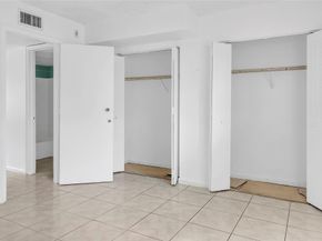 207 NW 32nd CT 106, Pompano Beach FL 33064