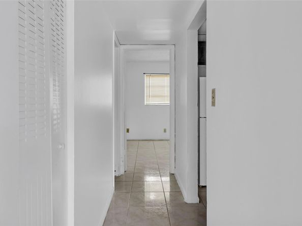 207 NW 32nd CT 106, Pompano Beach FL 33064