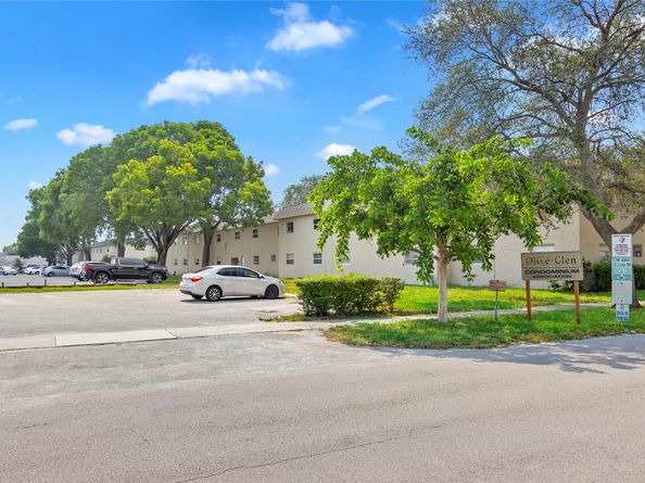 207 NW 32nd CT 106, Pompano Beach FL 33064
