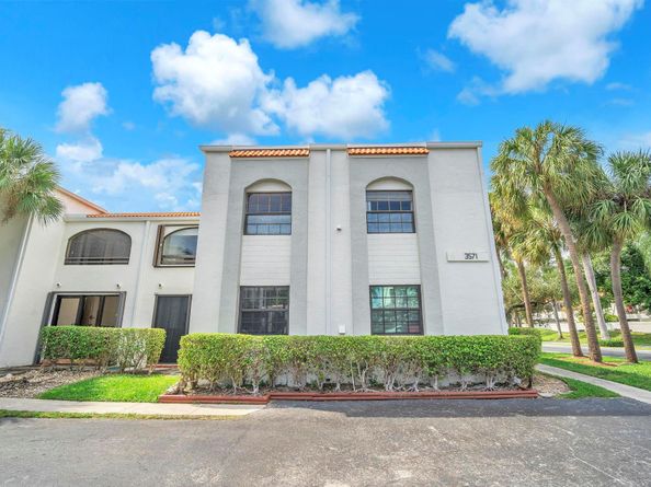 3571 Magellan Cir 3434, Aventura FL 33180