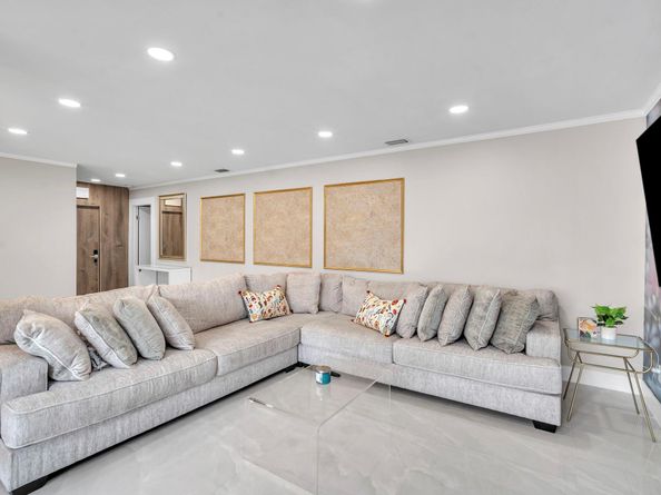 3571 Magellan Cir 3434, Aventura FL 33180