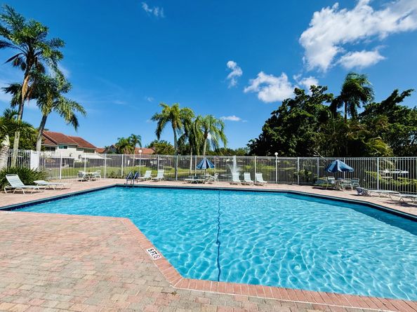 7426 Pinewalk Dr 7426, Pompano Beach FL 33063