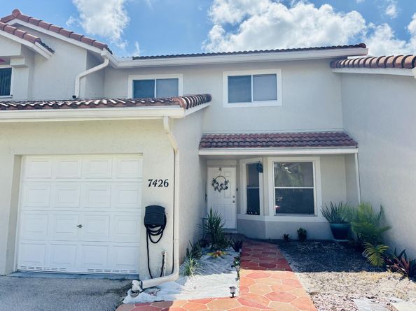 7426 Pinewalk Dr 7426, Pompano Beach FL 33063