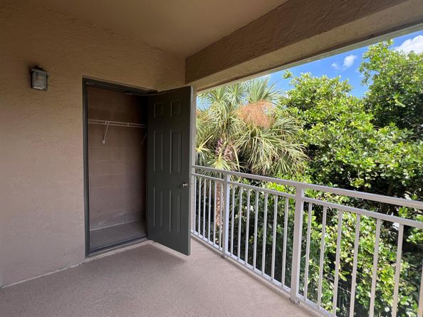 6410 Emerald Dunes Drive 307, West Palm Beach FL 33411