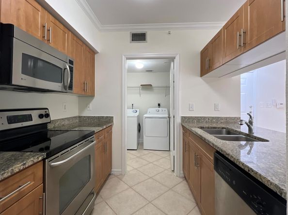 6410 Emerald Dunes Drive 307, West Palm Beach FL 33411