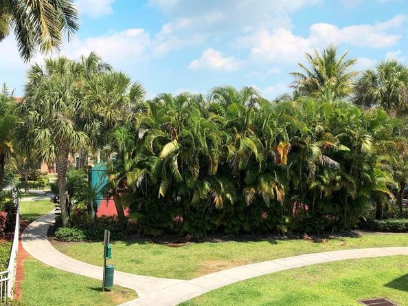 6410 Emerald Dunes Drive 307, West Palm Beach FL 33411