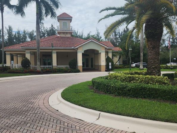 4753 SW 13th Place, Deerfield Beach FL 33442