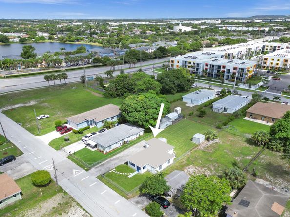 2055 NW 8th St, Pompano Beach FL 33069
