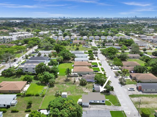 2055 NW 8th St, Pompano Beach FL 33069