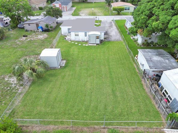 2055 NW 8th St, Pompano Beach FL 33069