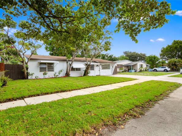 7070 Liberty St, Hollywood FL 33024