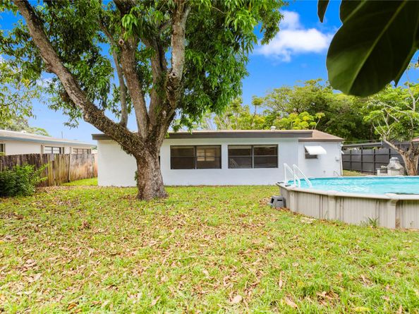 7070 Liberty St, Hollywood FL 33024