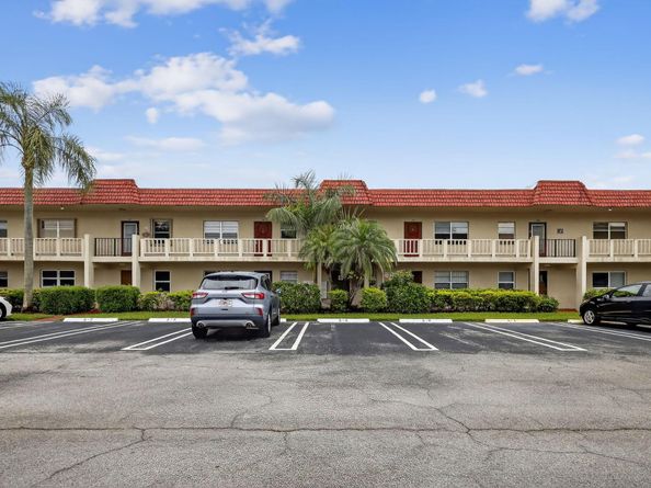 5 Abbey Lane 204, Delray Beach FL 33446