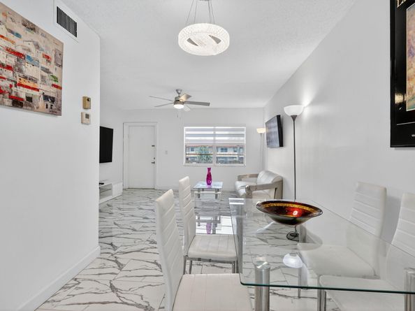 5 Abbey Lane 204, Delray Beach FL 33446