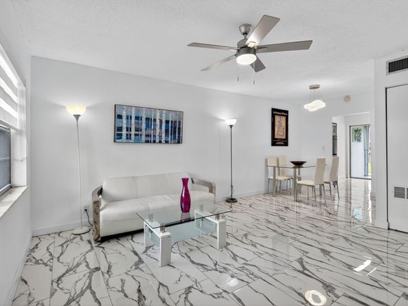5 Abbey Lane 204, Delray Beach FL 33446