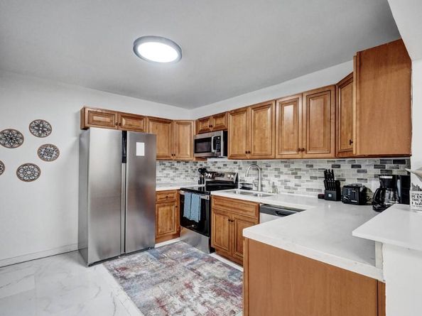 2001 Washington St, Hollywood FL 33020