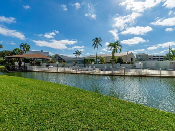 890 N Federal Highway 103, Lantana FL 33462