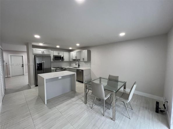 3826 SW 107th Avenue 22, Miami FL 33165
