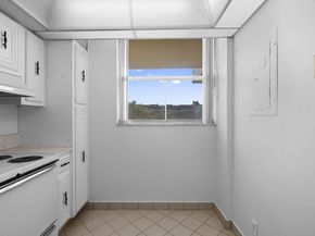7080 Environ Boulevard 423, Lauderhill FL 33319