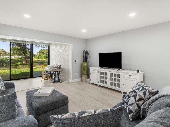 9286 Vista Del Lago E, Boca Raton FL 33428