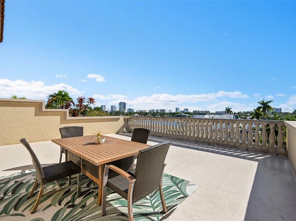 2254 SE 7th Street, Pompano Beach FL 33062