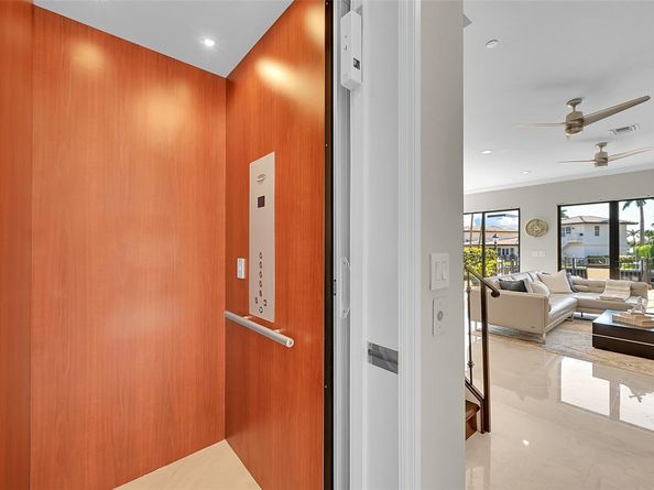 2254 SE 7th Street, Pompano Beach FL 33062