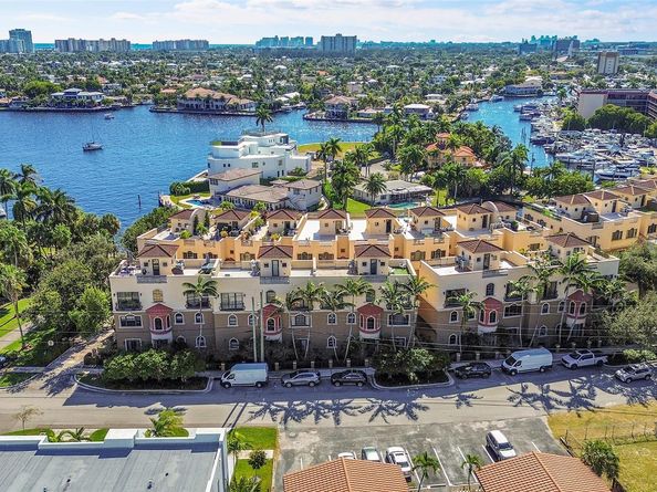 2254 SE 7th Street, Pompano Beach FL 33062