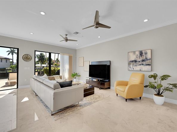 2254 SE 7th Street, Pompano Beach FL 33062