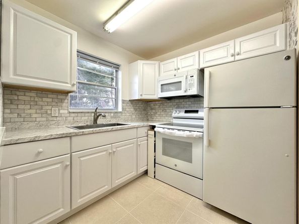 47 Camden B, West Palm Beach FL 33417