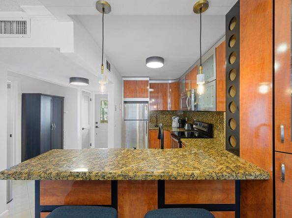 2081 S Ocean Dr 208, Hallandale Beach FL 33009