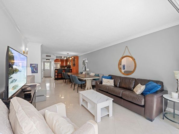 2081 S Ocean Dr 208, Hallandale Beach FL 33009