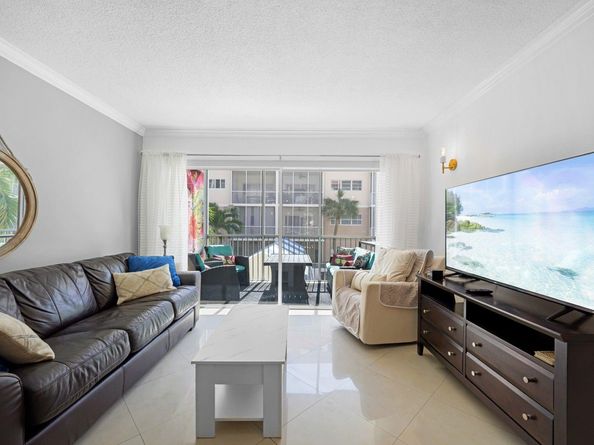 2081 S Ocean Dr 208, Hallandale Beach FL 33009