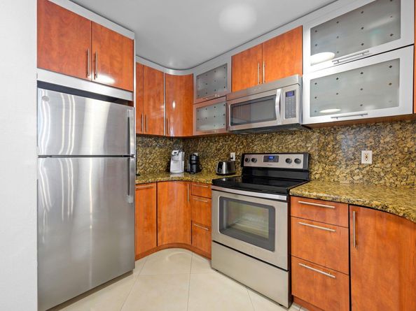 2081 S Ocean Dr 208, Hallandale Beach FL 33009