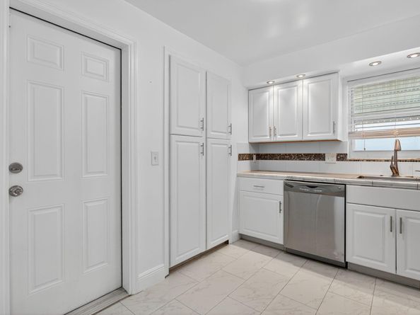 2930 NW 1st Ave, Pompano Beach FL 33064